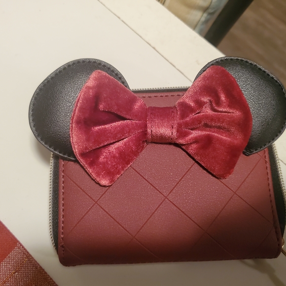 Loungefly Red and Black Disney Wallet - Picture 4 of 4